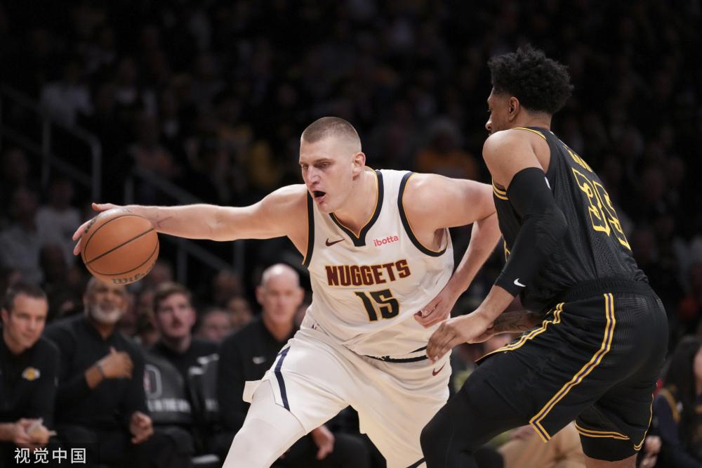 以强劲表现 以强劲表现