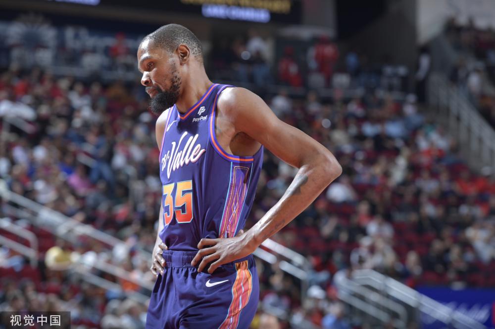 鹈鹕的较量 鹈鹕的较量